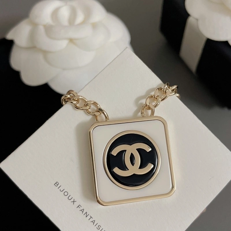 RelaxedFit Chanel Necklaces 220624