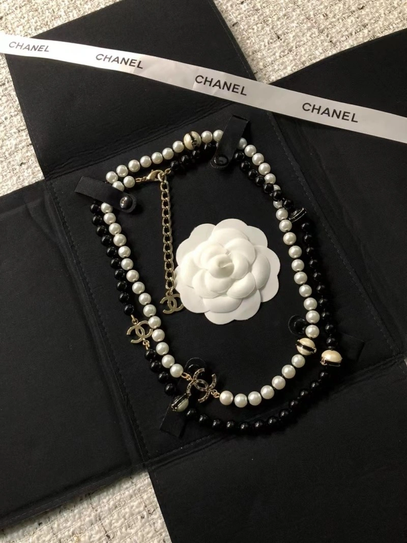 Effortless Chanel Necklaces 220603