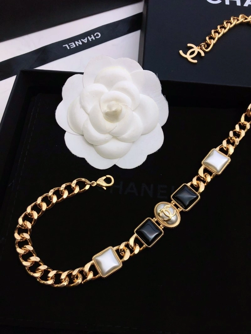 Chanel Necklaces Trendsetting 220614