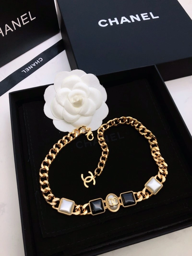 Chanel Necklaces Trendsetting 220614