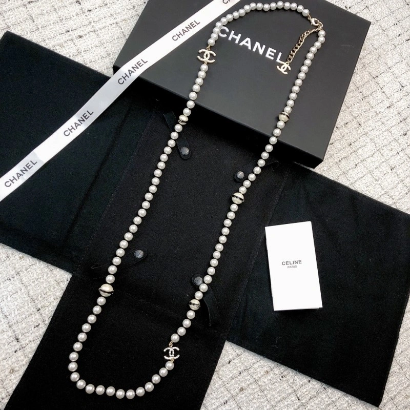 Vibrant Chanel Necklaces 220598