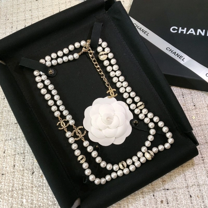 Vibrant Chanel Necklaces 220598
