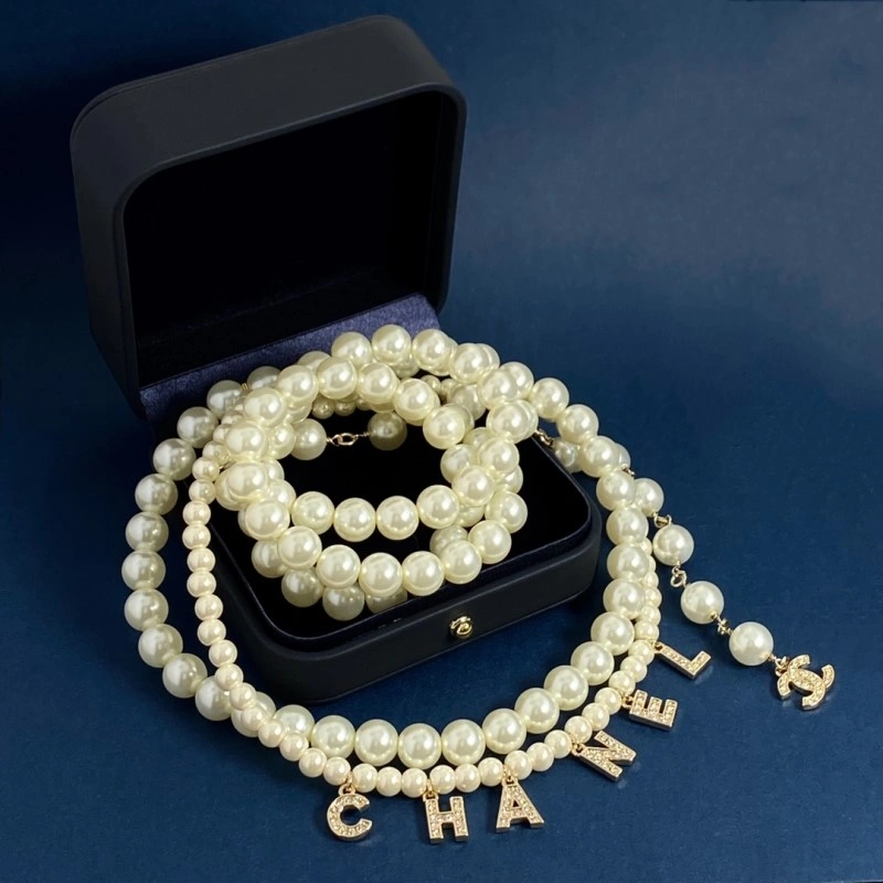 Chanel Necklaces Versatile 220540