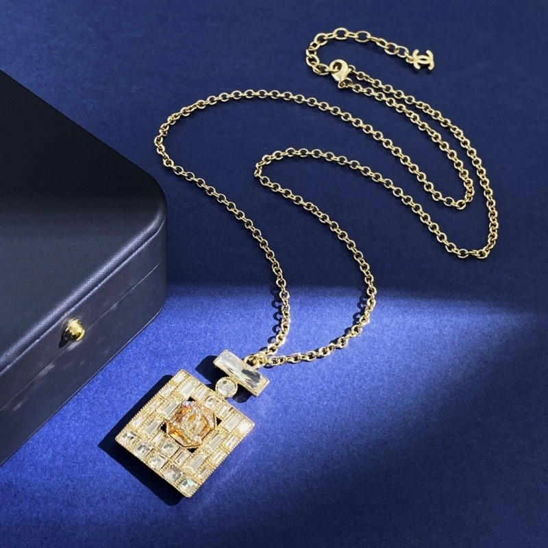 Cozy Chanel Necklaces 220528