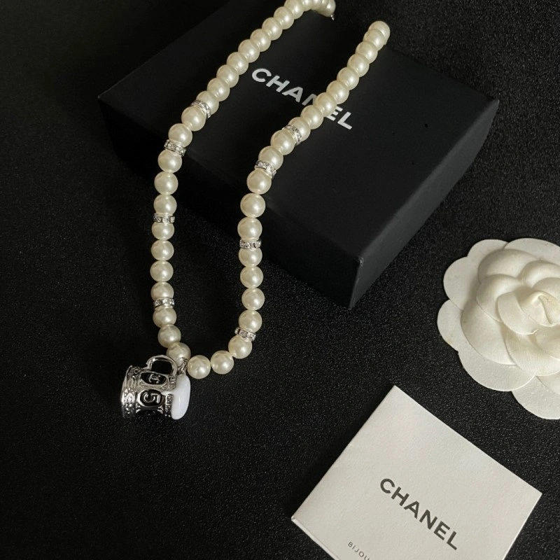 Chanel Necklaces Functional 219211