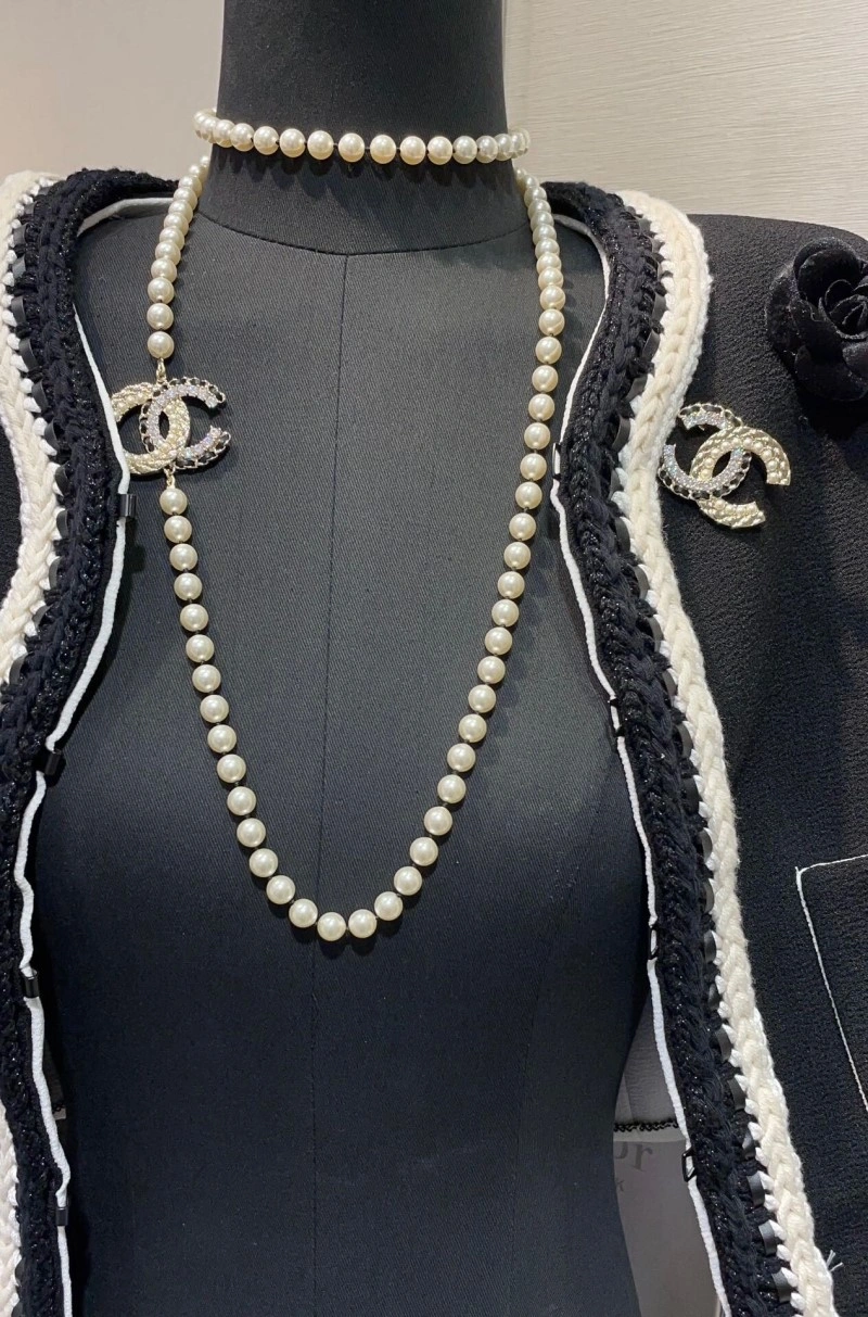 Minimalist Chanel Necklaces 219195