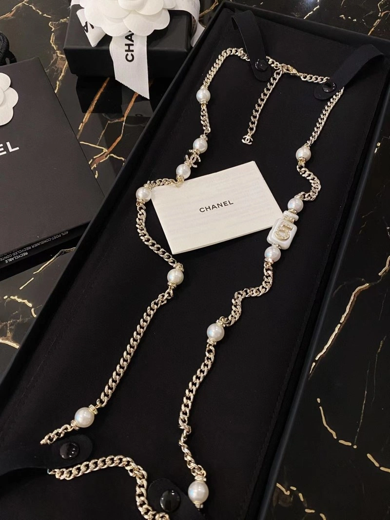 Supportive Chanel Necklaces 219200