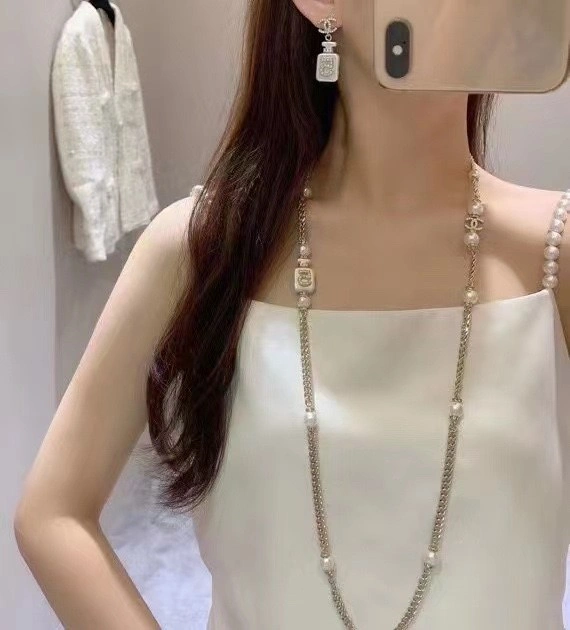Supportive Chanel Necklaces 219200