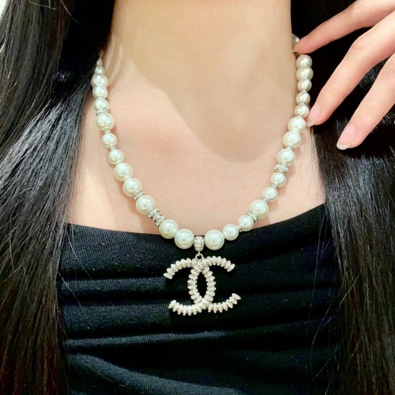 WaterResistant Chanel Necklaces 219183