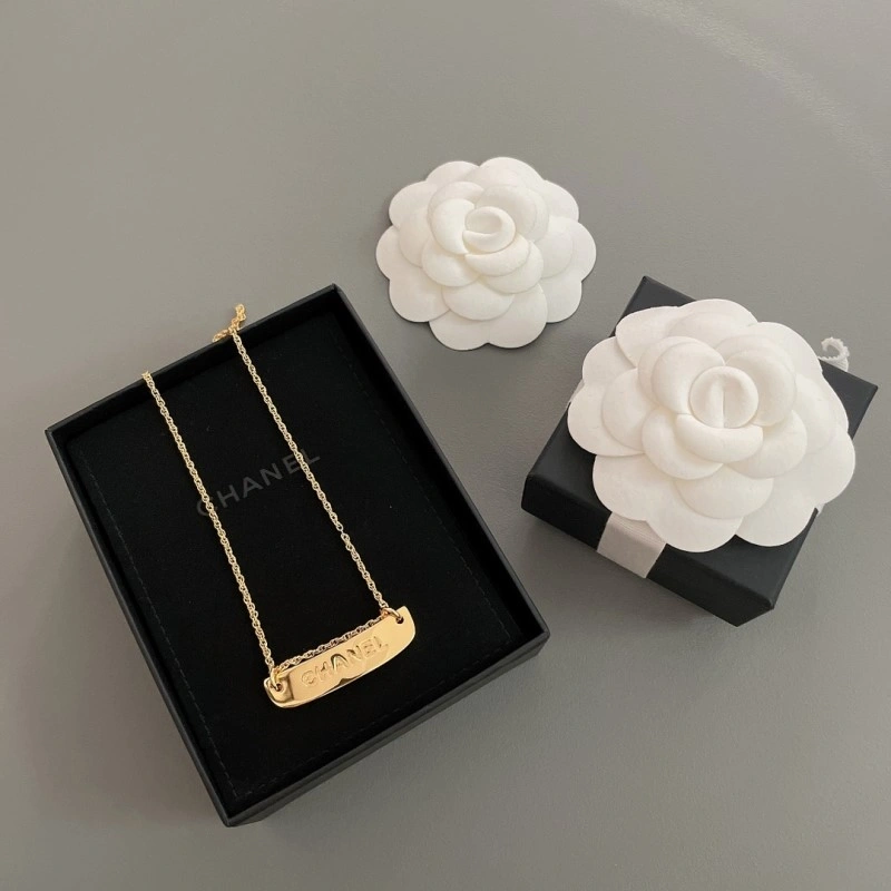 Chanel Necklaces Elegant 219150