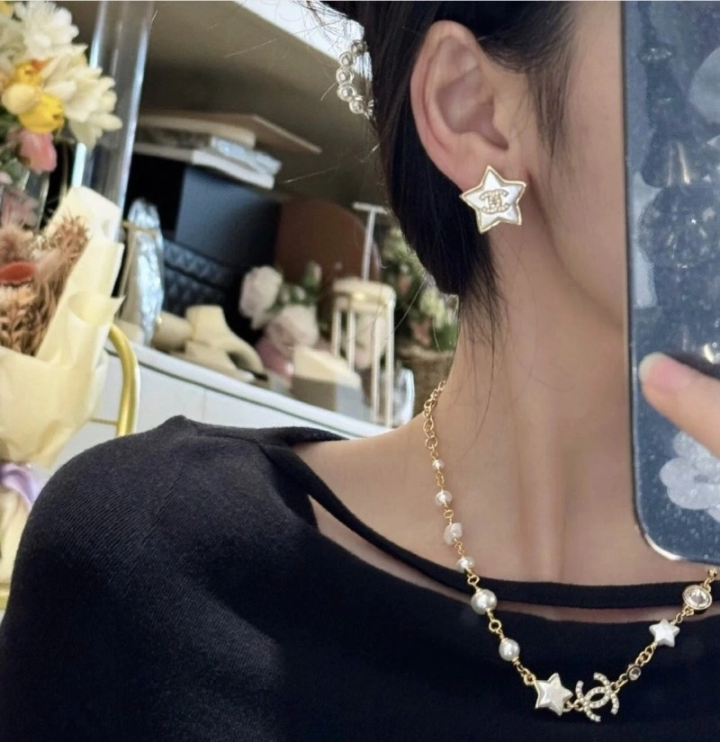 Sophisticated Chanel Necklaces 219091