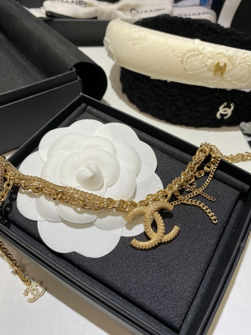 Bold Chanel Necklaces 219084