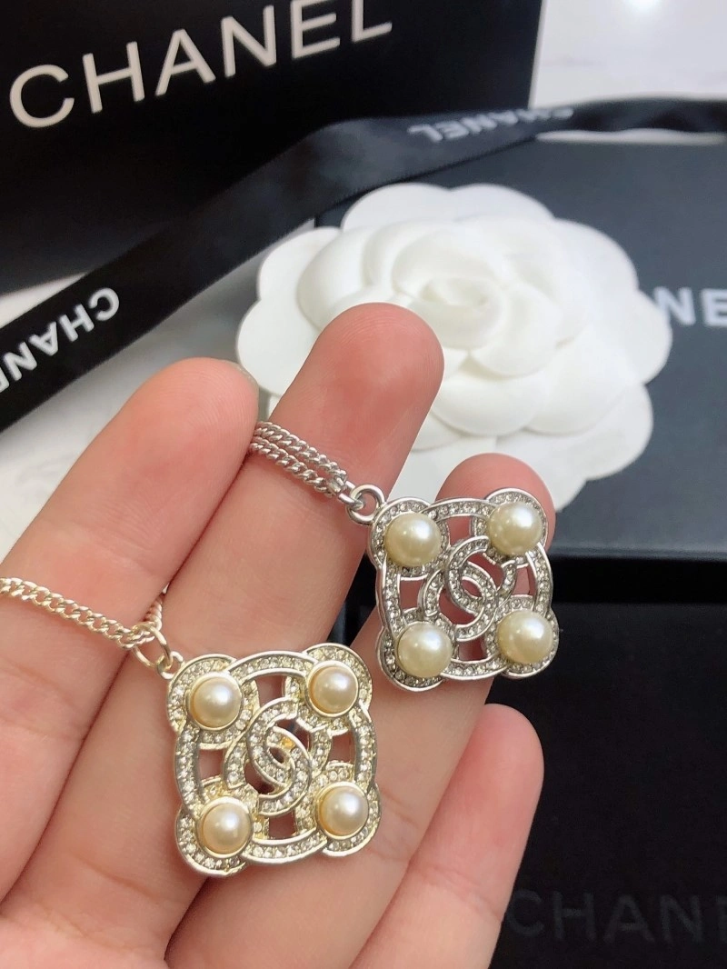 EyeCatching Chanel Necklaces 219019
