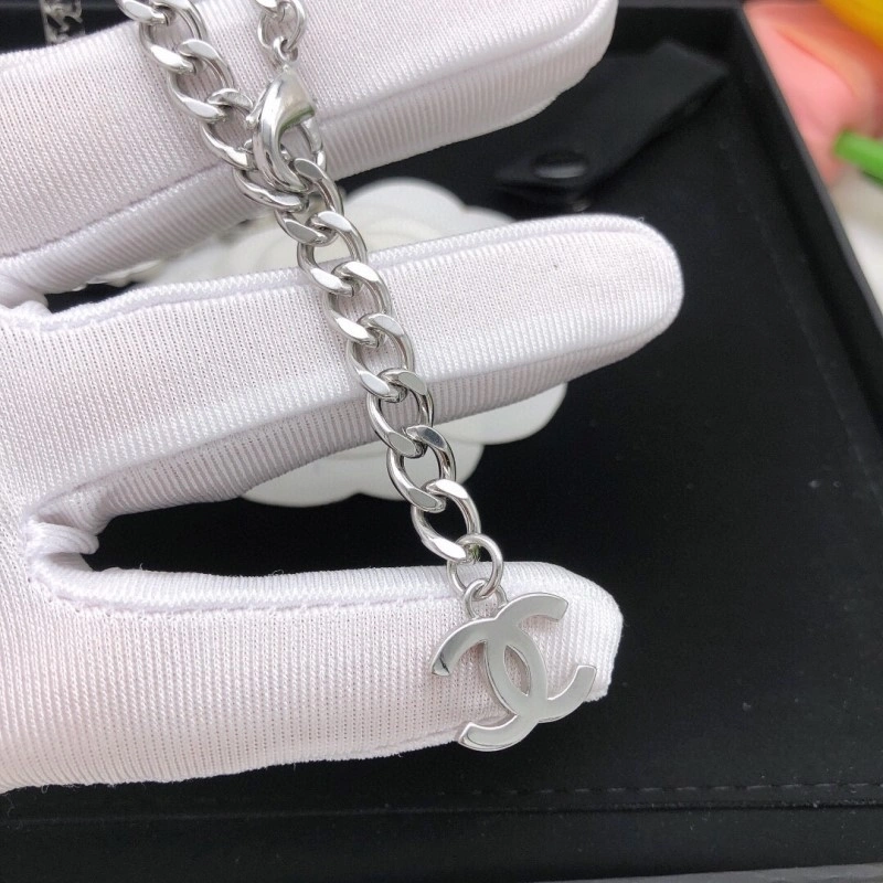 Compact Chanel Necklaces 219009