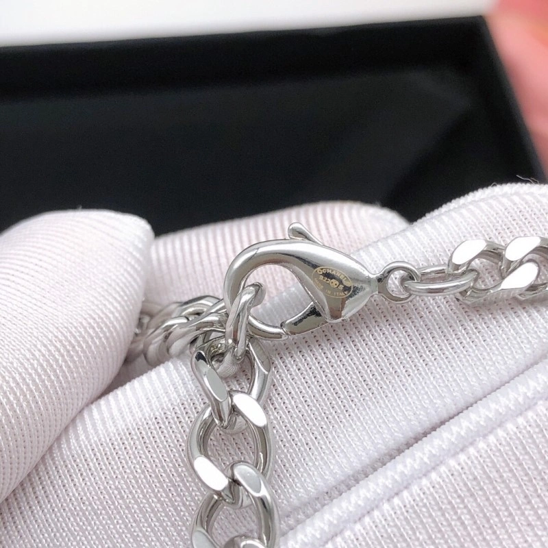 Compact Chanel Necklaces 219009