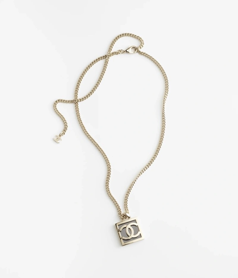 Minimalist Chanel Necklaces 218952