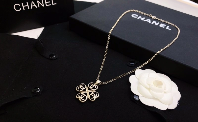 Compact Chanel Necklaces 218946