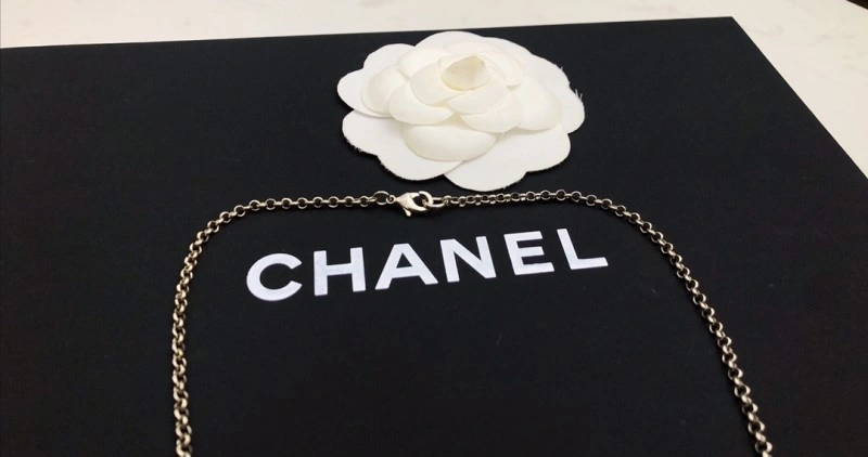 Compact Chanel Necklaces 218946