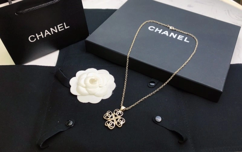 Compact Chanel Necklaces 218946