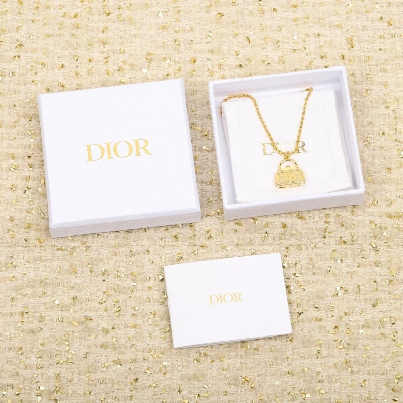 Stylish Chanel Necklaces 218931
