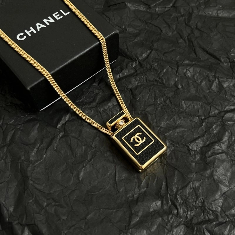 Snug Chanel Necklaces 218887