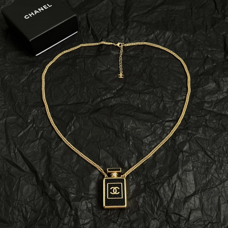 Snug Chanel Necklaces 218887