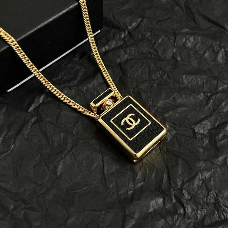Snug Chanel Necklaces 218887
