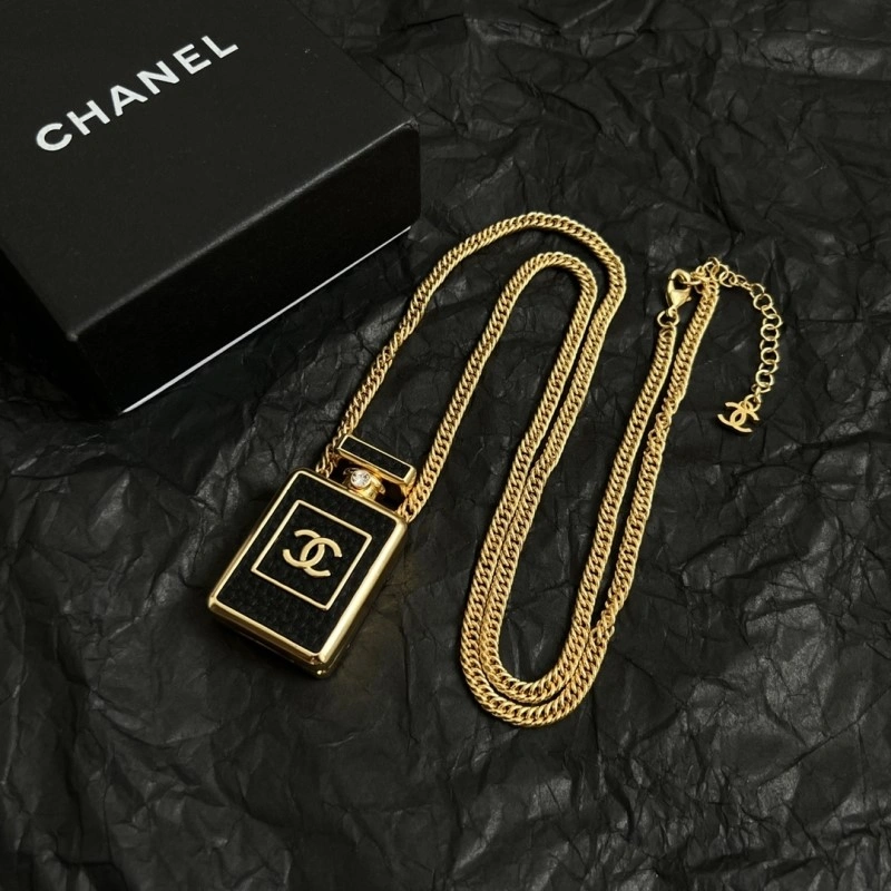 Snug Chanel Necklaces 218887