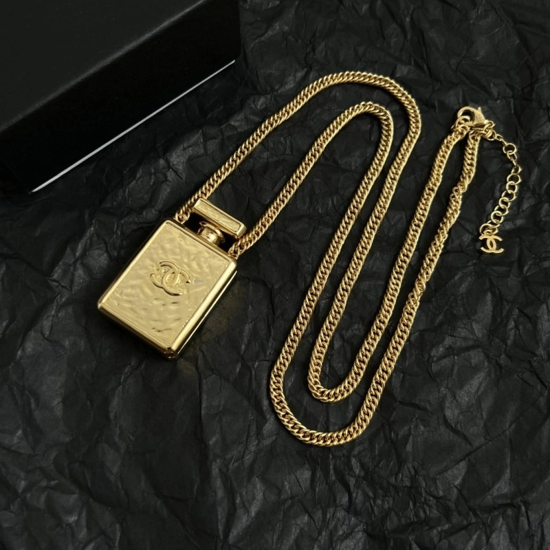 Snug Chanel Necklaces 218887