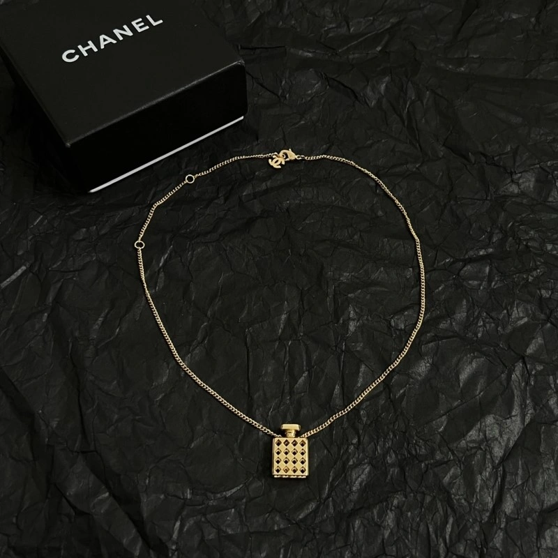 Compact Chanel Necklaces 218870