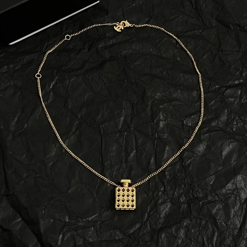 Compact Chanel Necklaces 218870