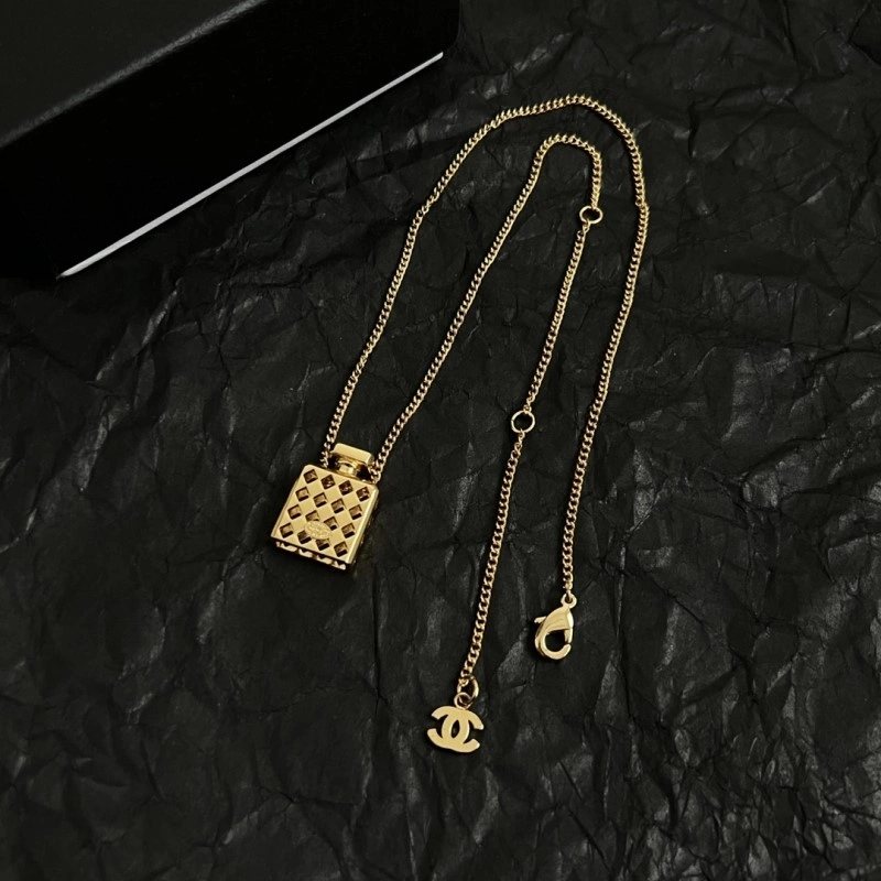 Compact Chanel Necklaces 218870
