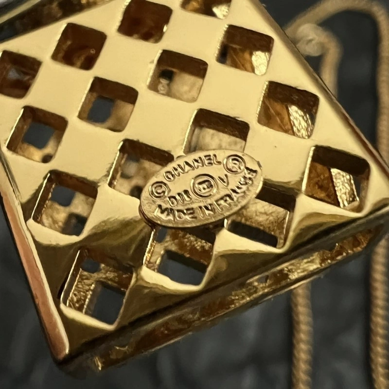 Compact Chanel Necklaces 218870