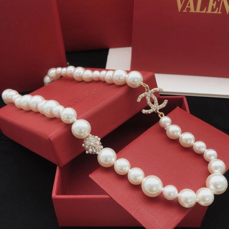 Trendsetting Chanel Necklaces 218859