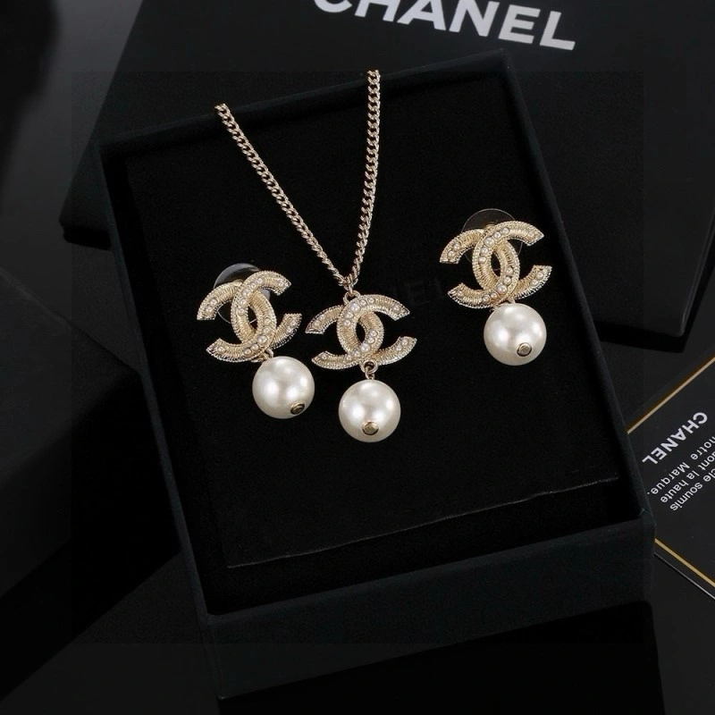 Supportive Chanel Necklaces 218858