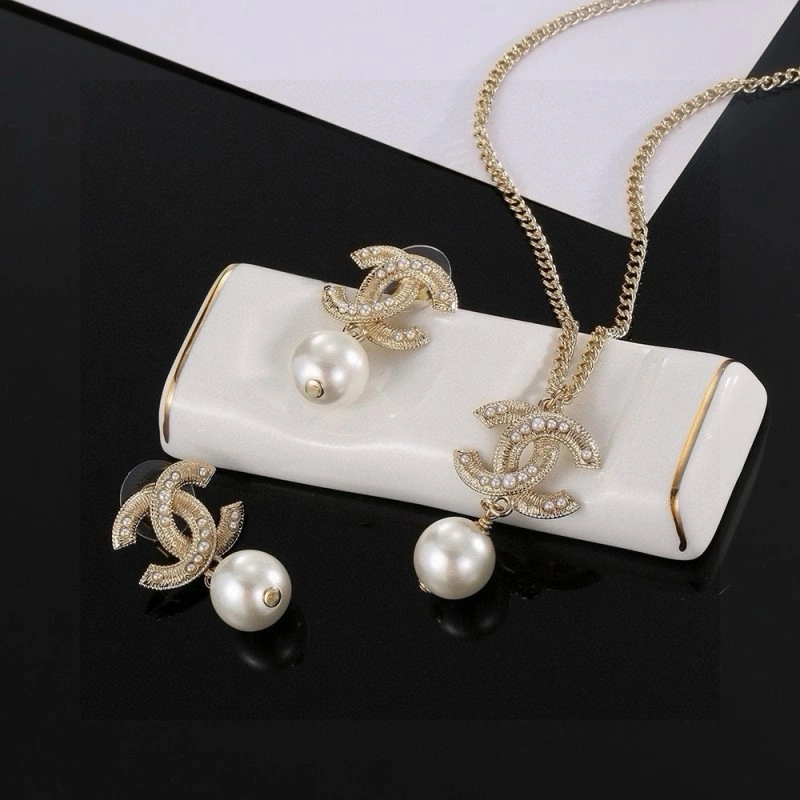 Supportive Chanel Necklaces 218858