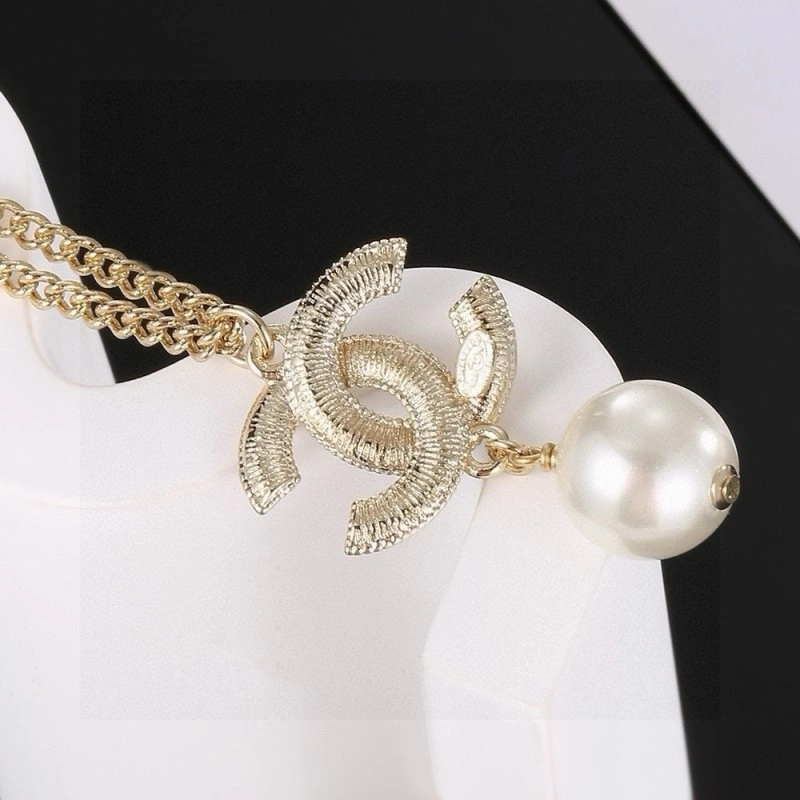 Supportive Chanel Necklaces 218858