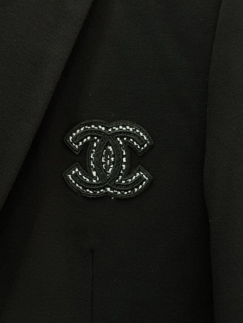 Chanel Outwear Bold 111372