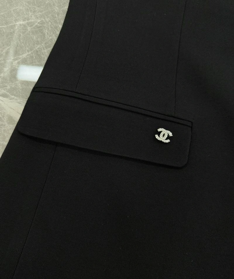 Chanel Outwear Bold 111372