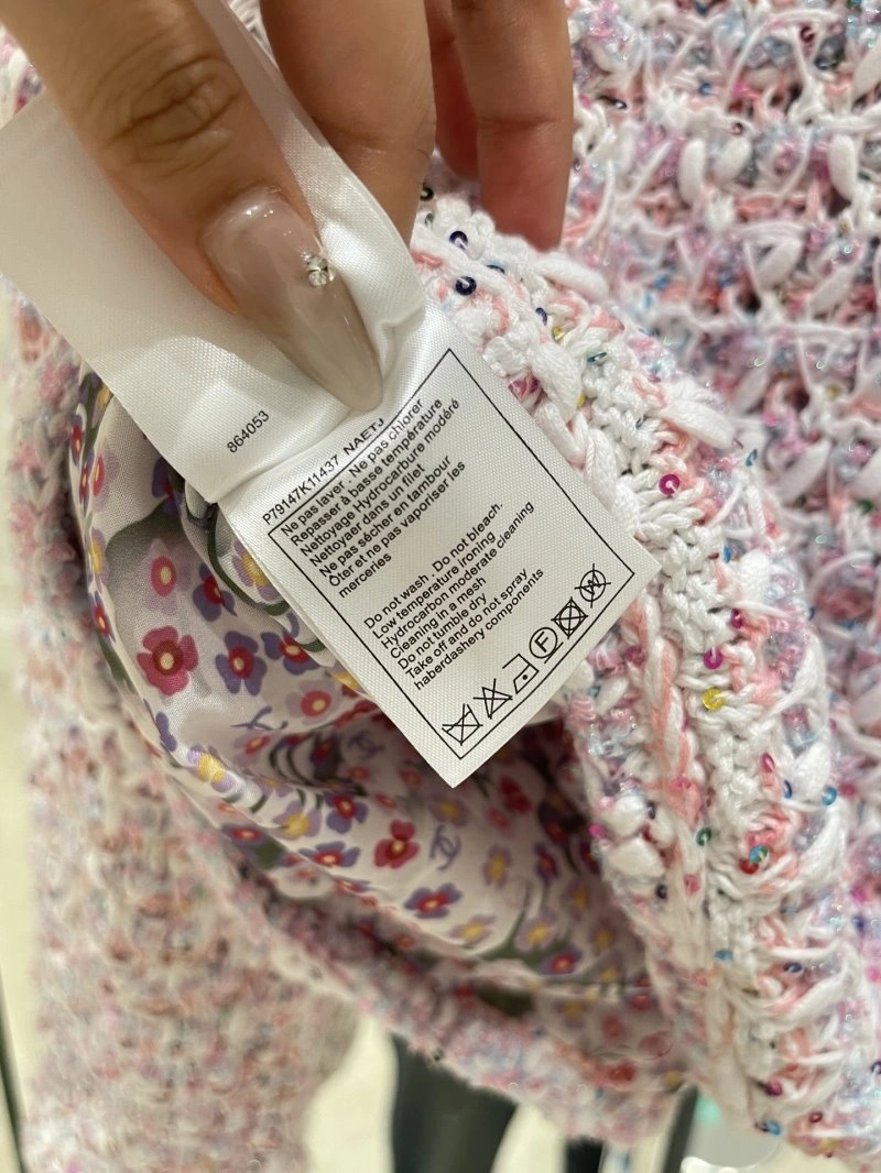 Chanel Outwear Lightweight 108828