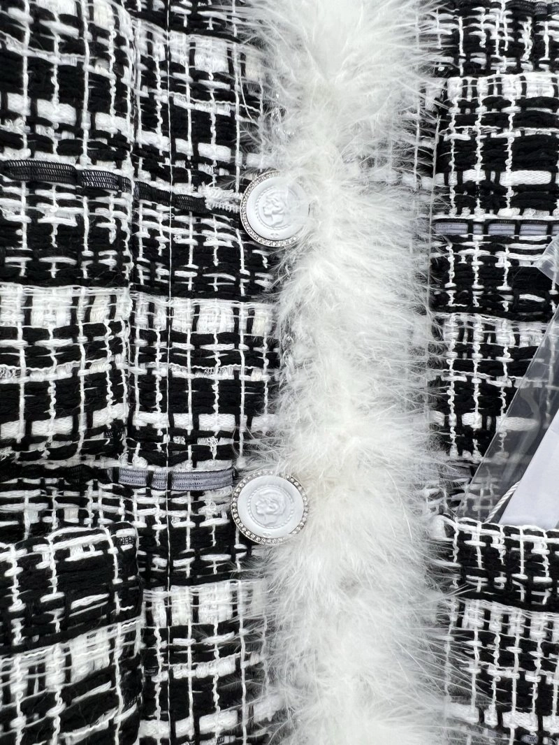 EasyMatch Chanel Outwear 108817