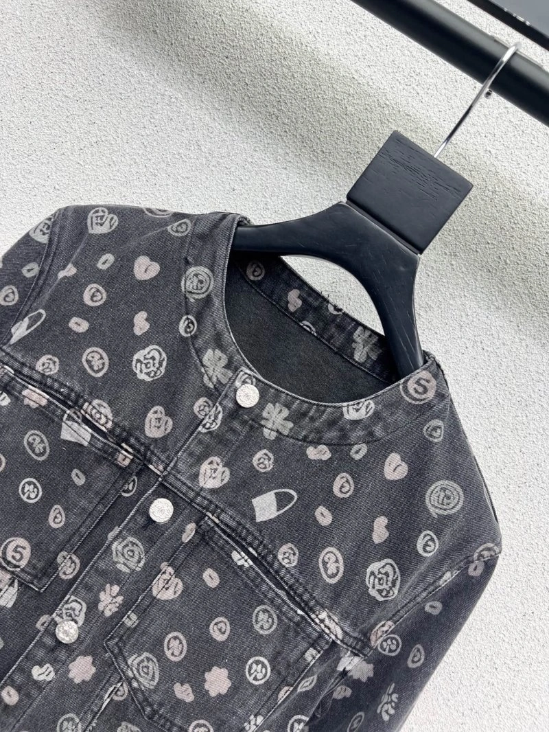 Unique Chanel Outwear 110466