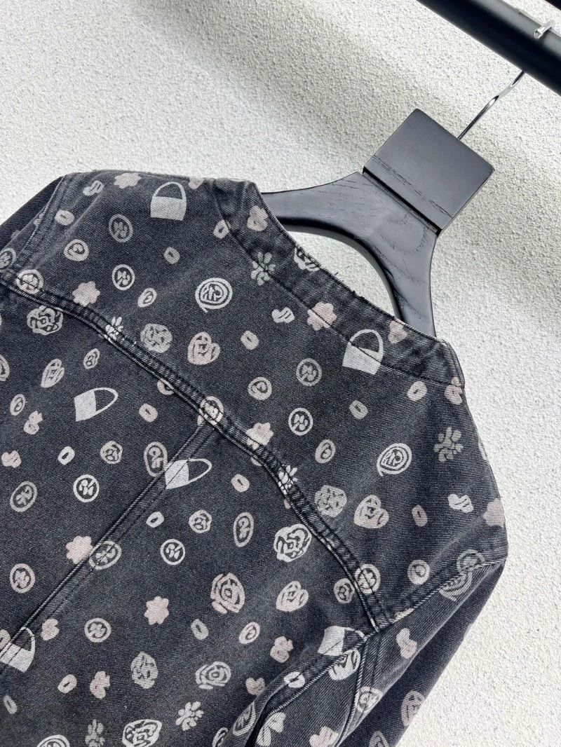 Unique Chanel Outwear 110466