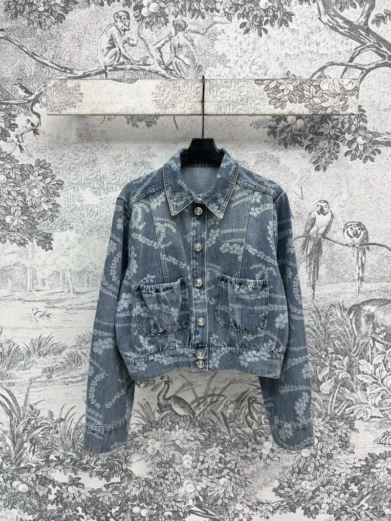 Snug Chanel Outwear 108171