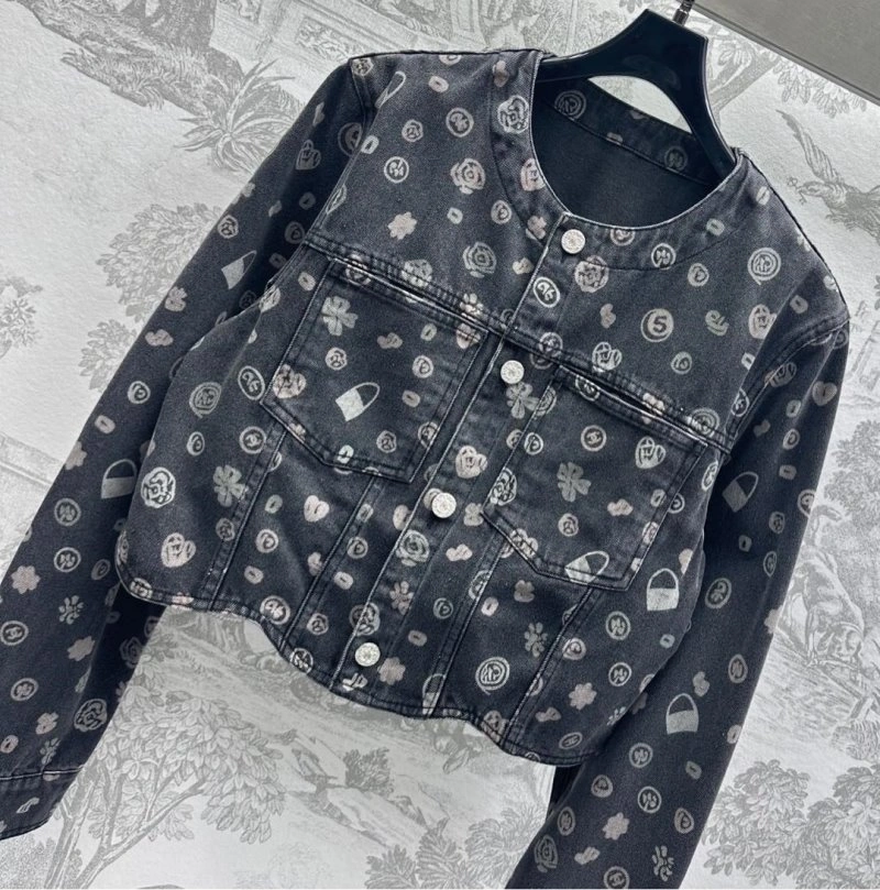 Elegant Chanel Outwear 108138