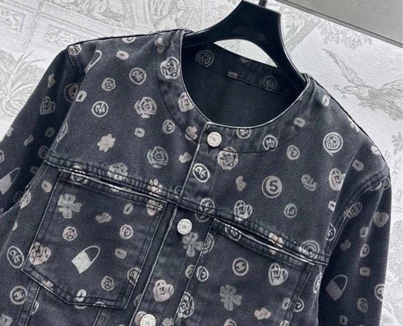 Elegant Chanel Outwear 108138