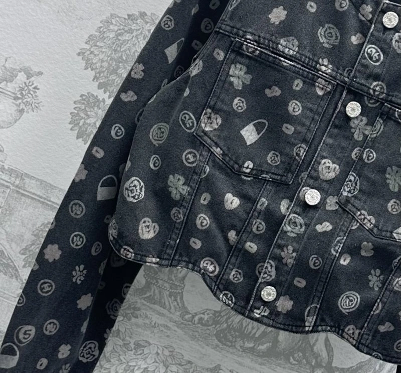 Elegant Chanel Outwear 108138