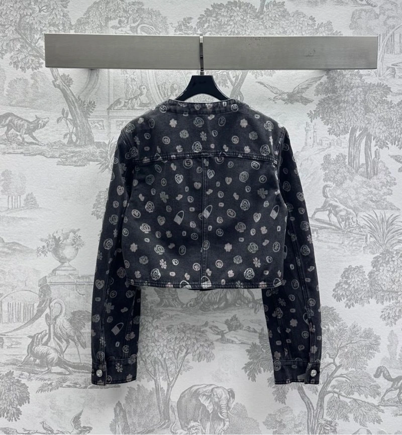 Elegant Chanel Outwear 108138