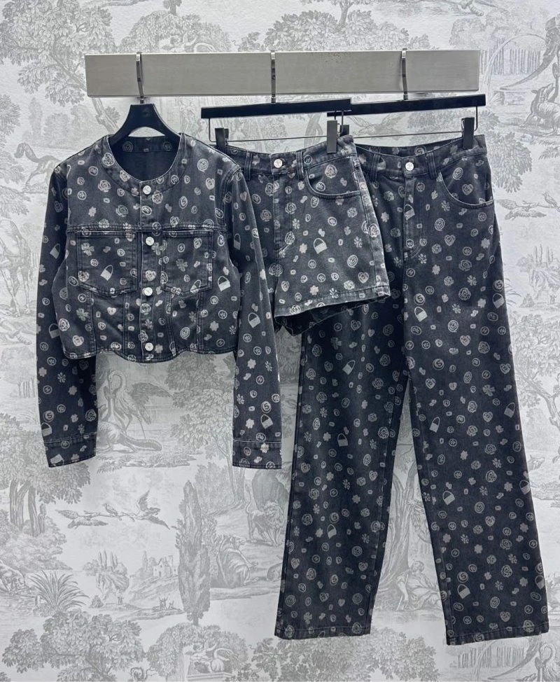 Elegant Chanel Outwear 108138