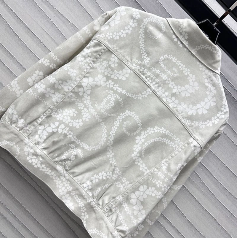 Premium Chanel Outwear 108134